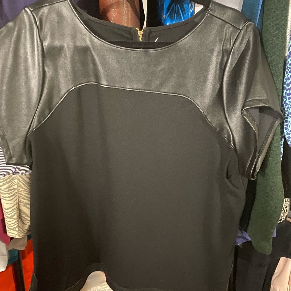 Stylish shortsleeved top